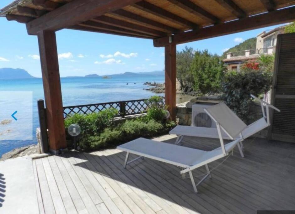 Apartment Pied Dans L'Eau Golfo Aranci Exterior photo